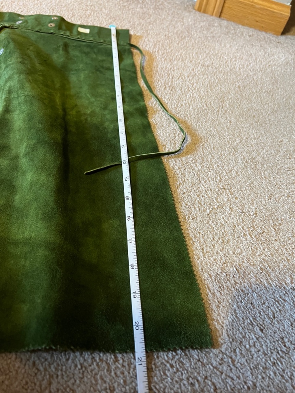 Genuine Green suede wrap skirt. Sz.s/m. Covered snaps. - Picture 6 of 10
